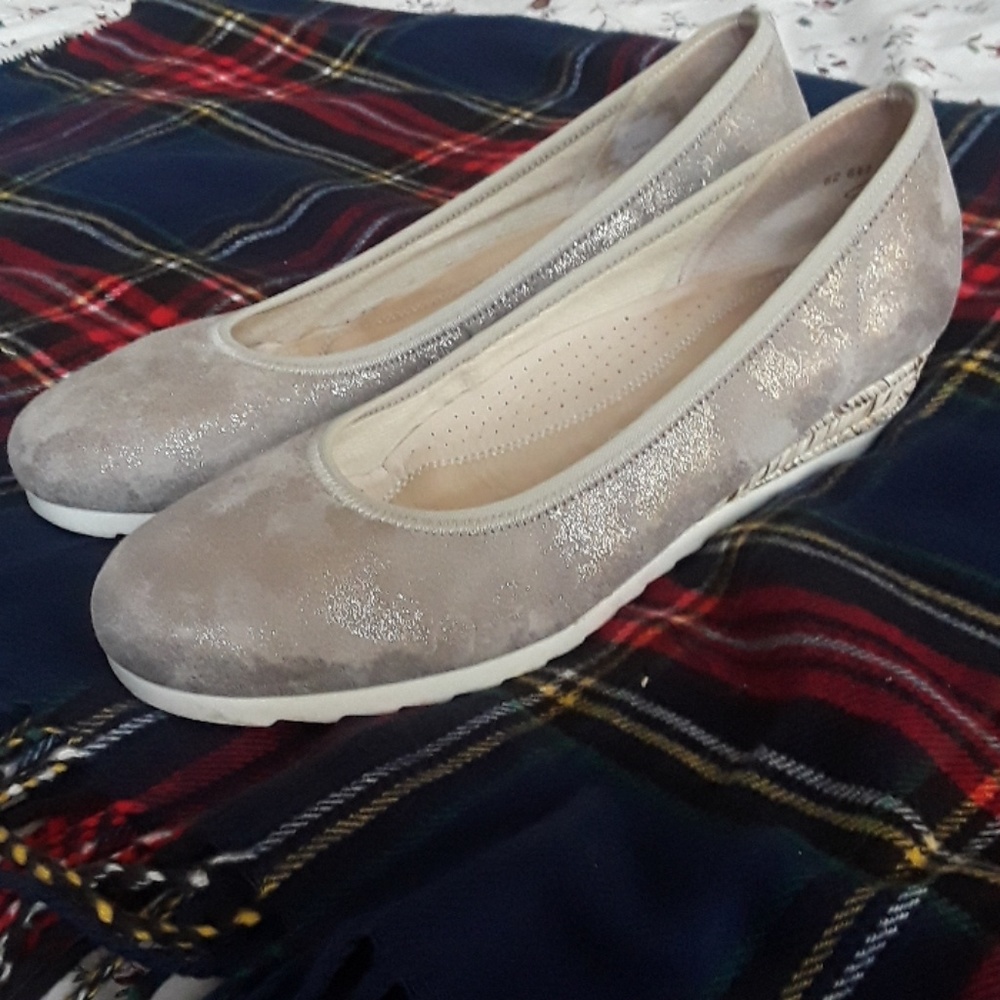 Gabor golden beige low wedges